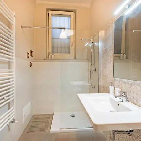 Ai Piedi Della Rocca Apartment Cavour